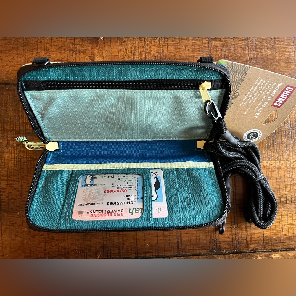 Chums Nomad Wallet in Teal with RFID blocking card - Picture 3 of 7